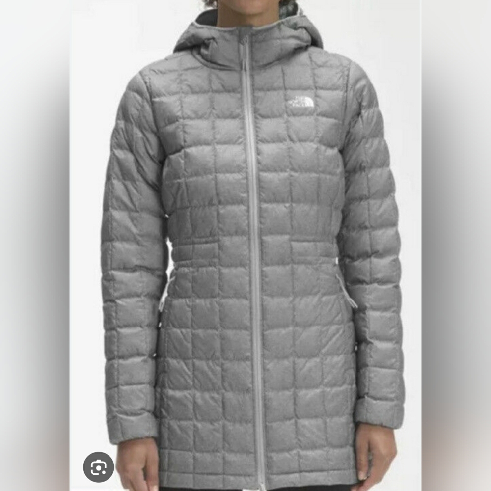 The North Face Gray Puffer Jacket with Quilted Design